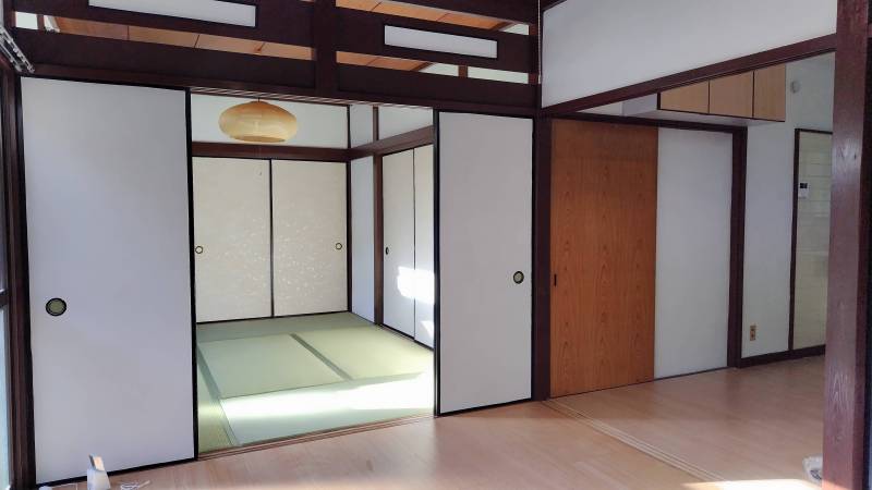 1階の洋室から和室側を望む