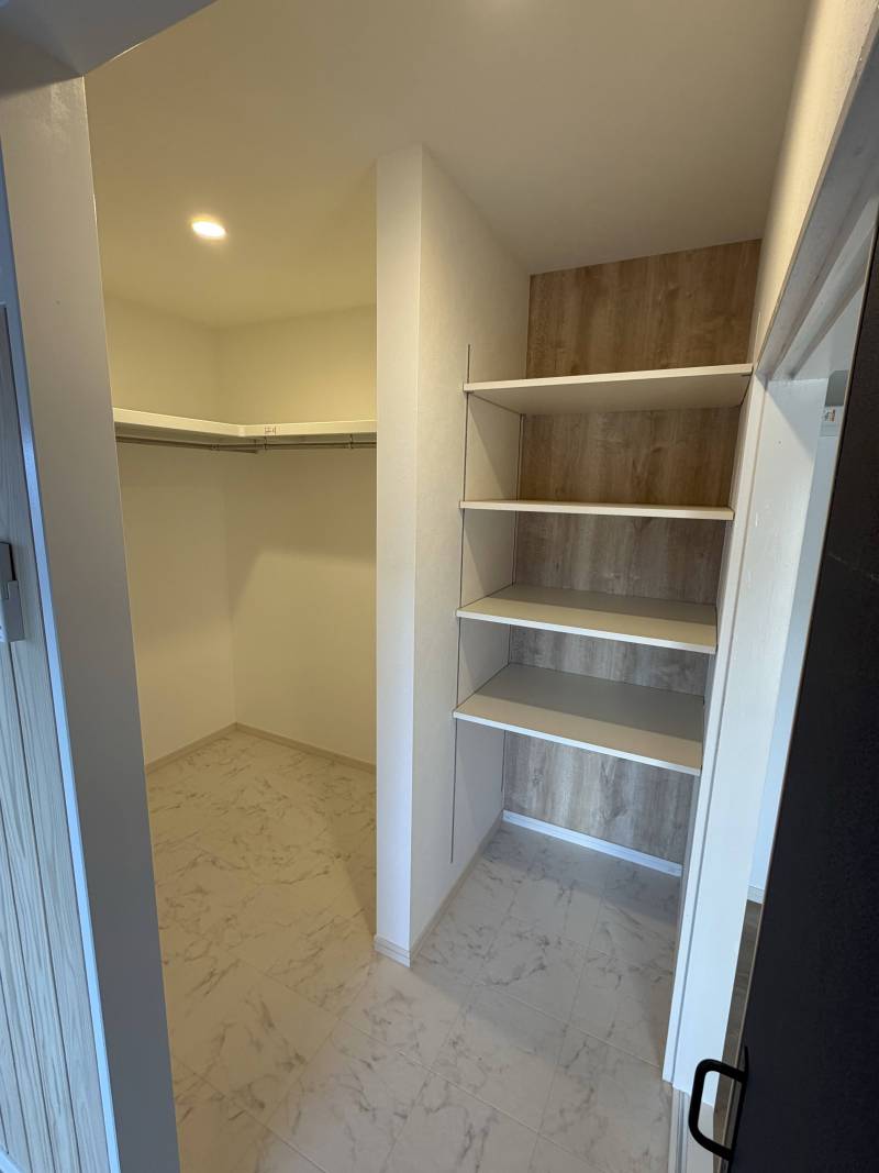 ２Fの寝室にWICございます。