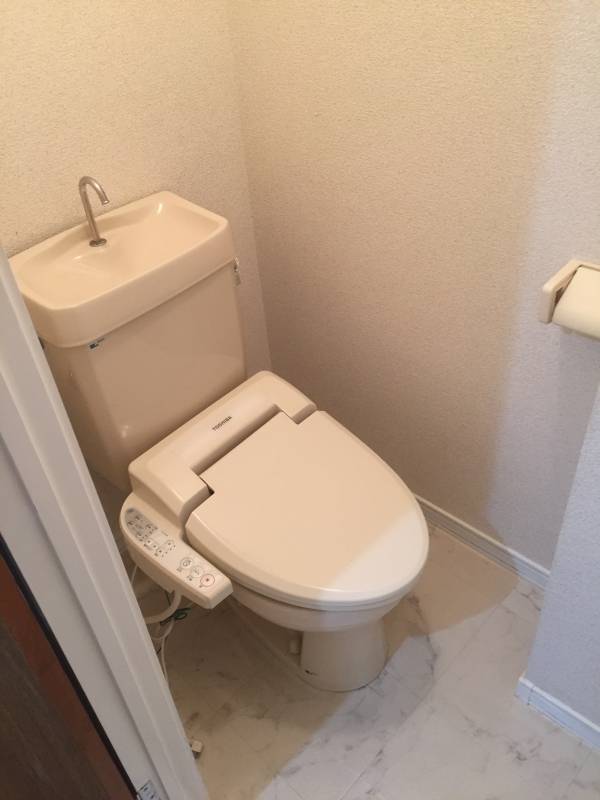 トイレは洗浄機付です