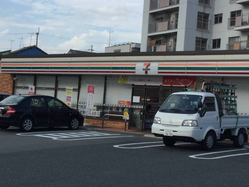 コンビニも近いです。