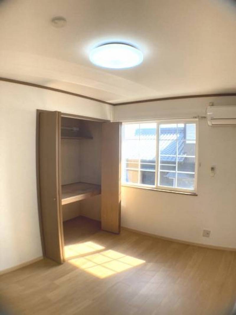 南側の居室にはエアコン付き！