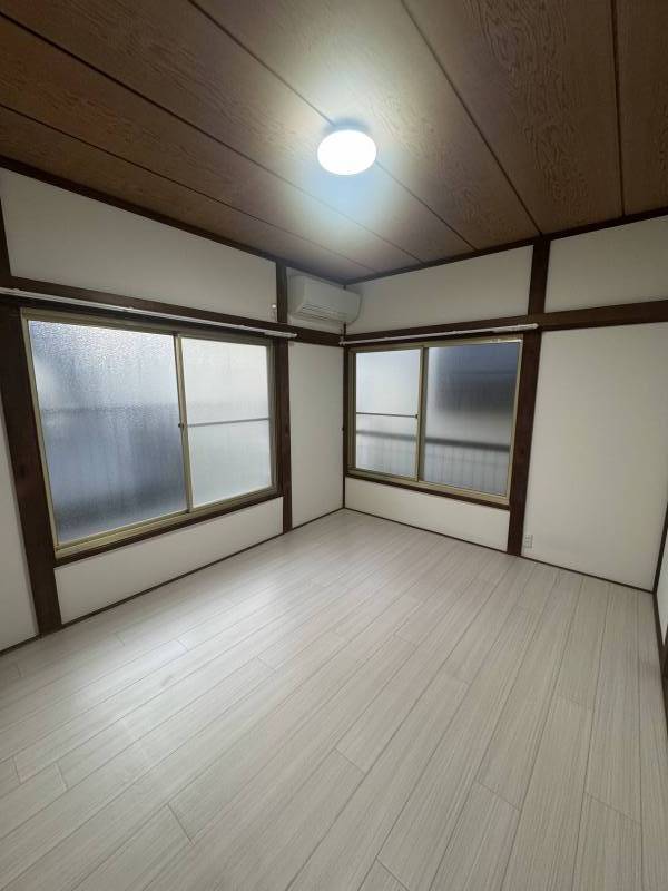 2面彩光で通風良好。テレワークや趣味の部屋に最適です。