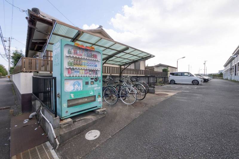 駐車場、駐輪場もあります。
2台以上の駐車も可能です。