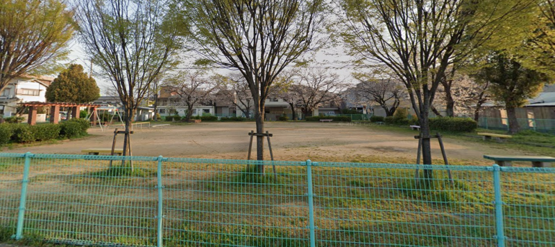 近くの公園。軽い運動ならここで出来ます。