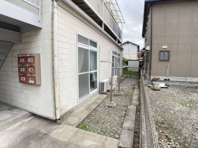 南向きの専用庭付き。物干しサービス。家庭菜園も可能