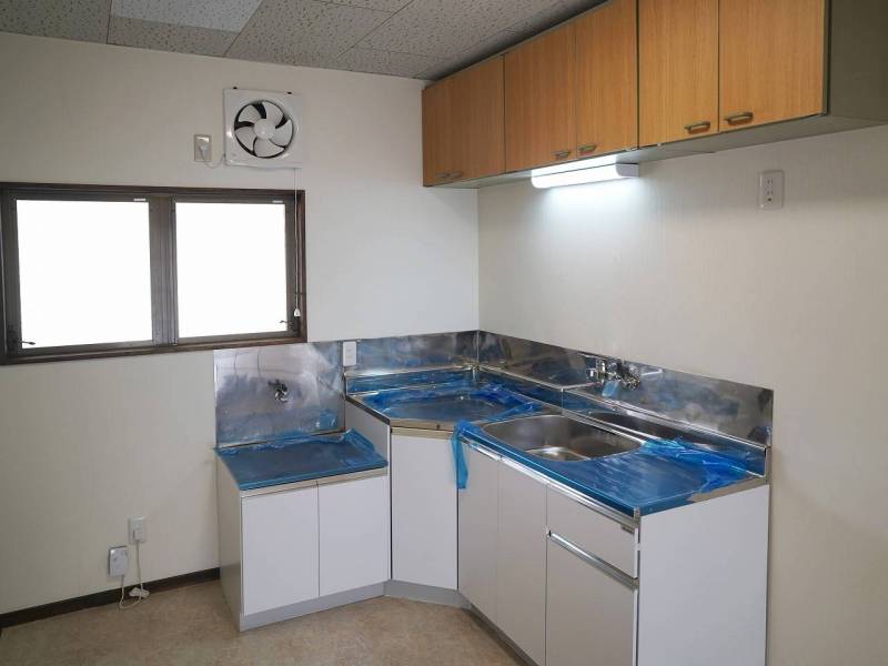 キッチンもリフォーム済み。オシャレなクロス