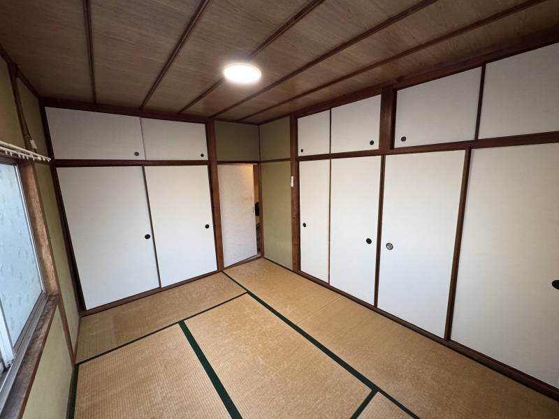 2階の部屋はどちらも日当たり良い！
修繕後！