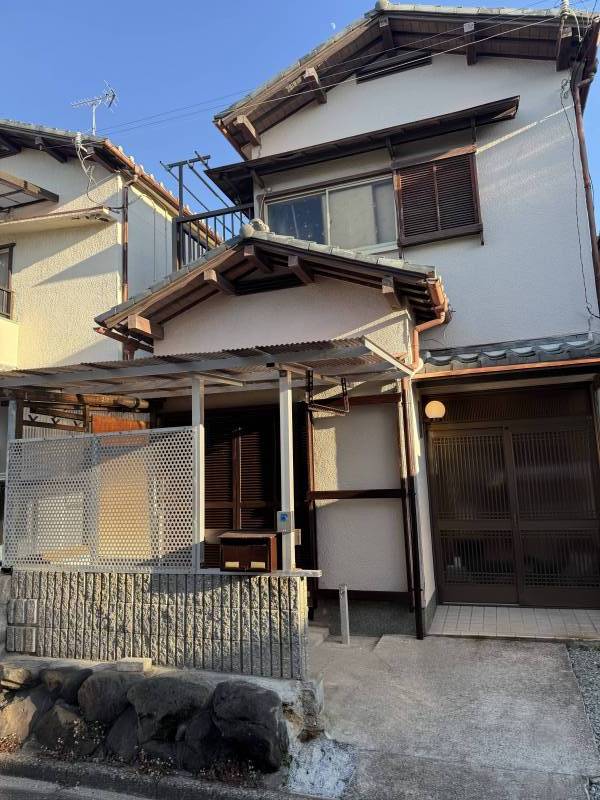 屋根付きのところもしくは、玄関前に駐車可能！