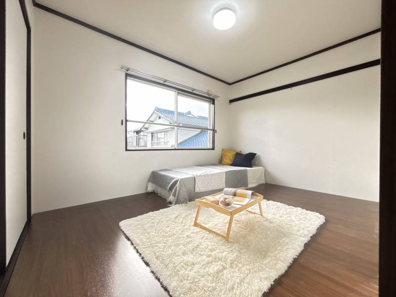 視線が気になりにくい、明るい角部屋