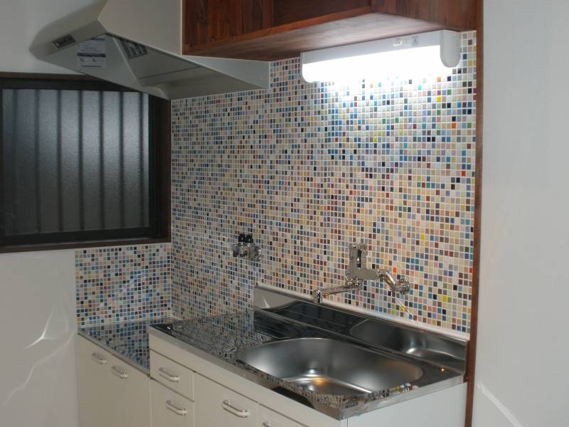 モザイクタイルのキッチン