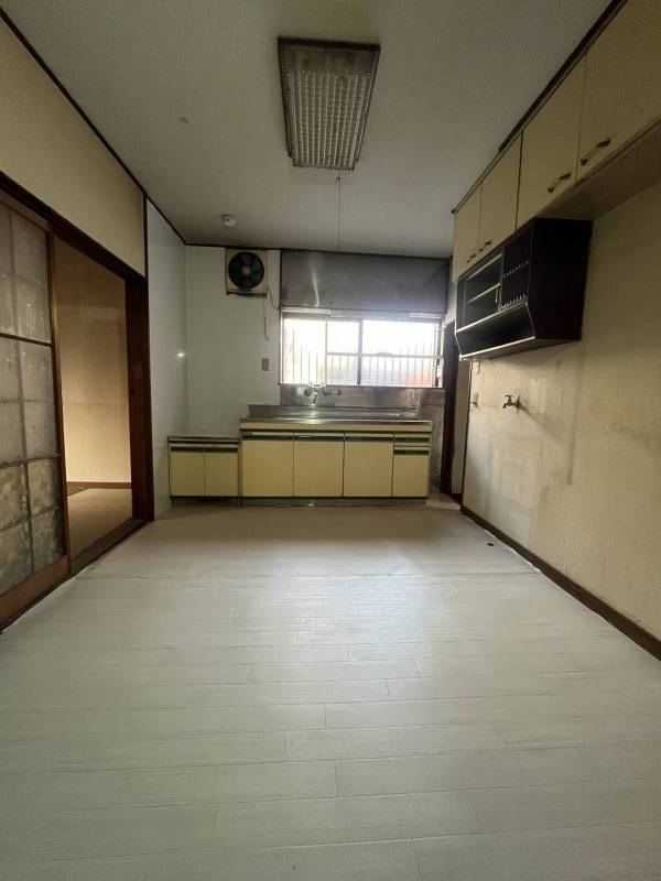 IH対応キッチン。レイアウト自由でDIYも可能。