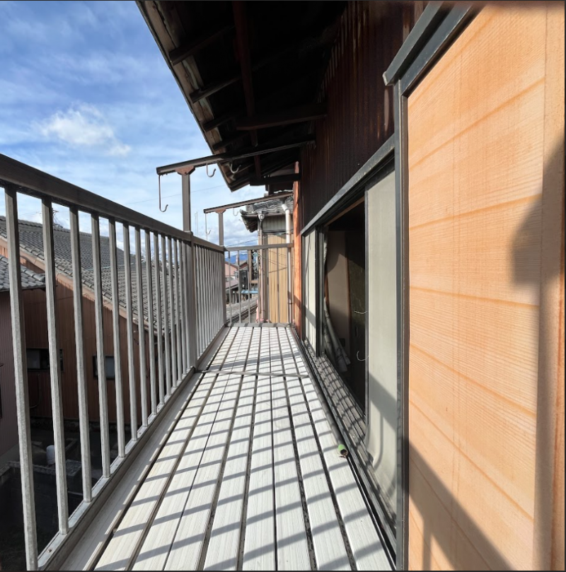 2階バルコニー付き。洗濯物も干しやすい設計。