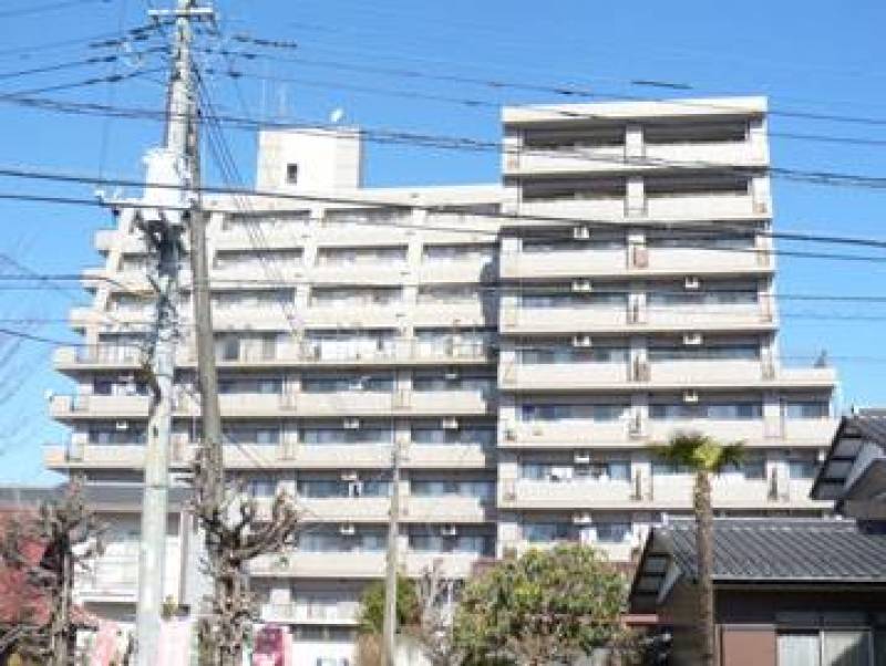 周囲に高い建物無いので見晴らし日当たり良好です！