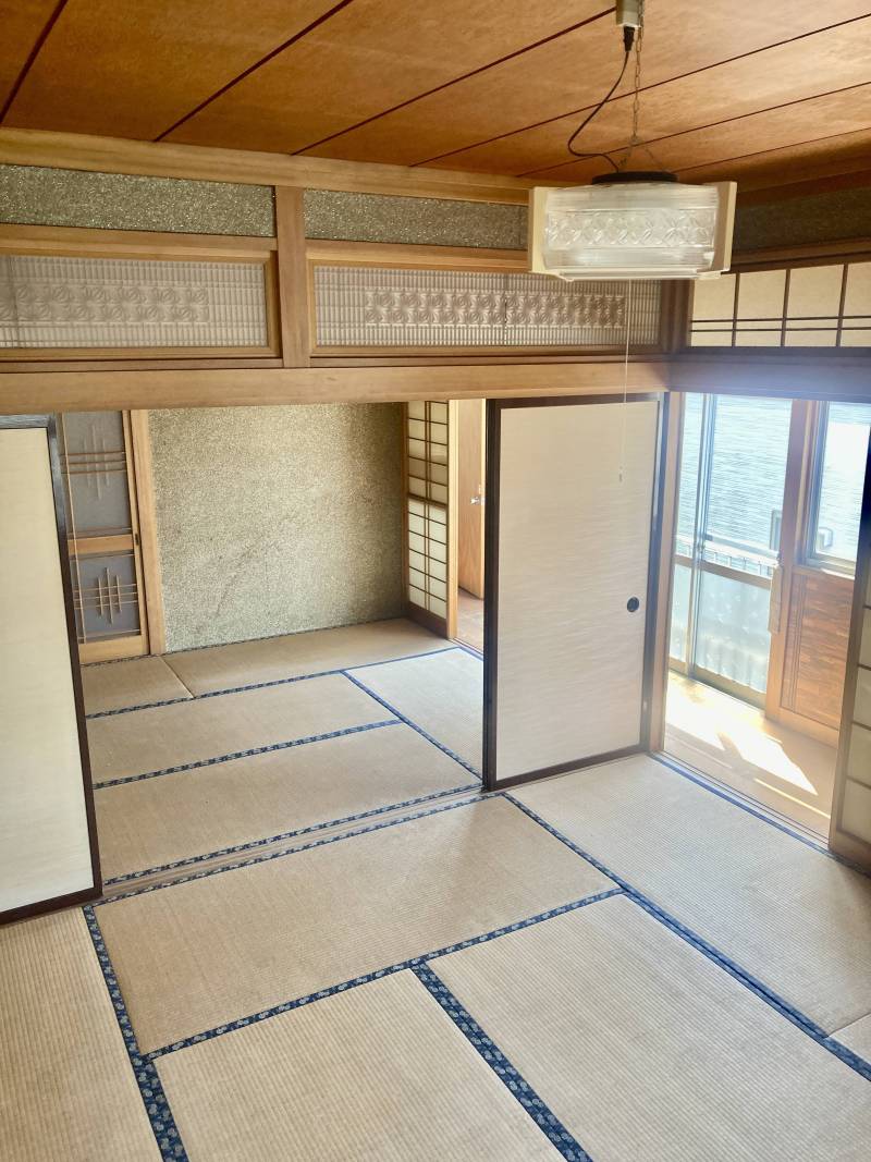 二階の和室は8畳と6畳間。日当たり風通しがとても良い。