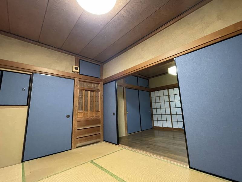 収納たっぷり　襖の奥はフローリング6畳