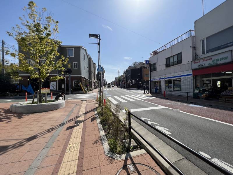 京王井の頭線三鷹台駅徒歩７分。飲食店やドラッグストア有