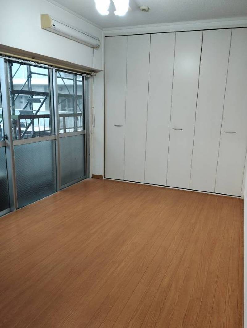 収納がある明るい室内