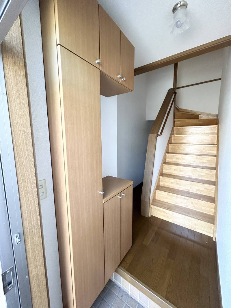 たっぷり収納できるシューズクローク