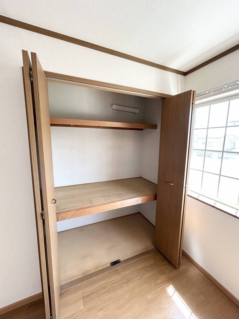 十分過ぎるほどの大きな収納クローゼット