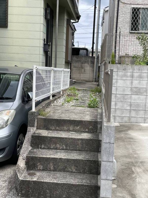 道路からの通路(塗装前の写真)