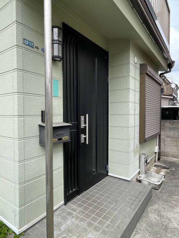 玄関(塗装前の写真)