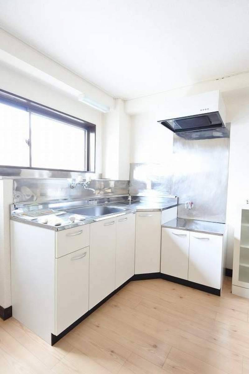 使いやすいL字型のキッチン！
