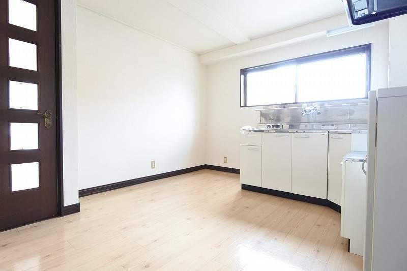 大型の冷蔵庫やダイニングテーブル置けます！