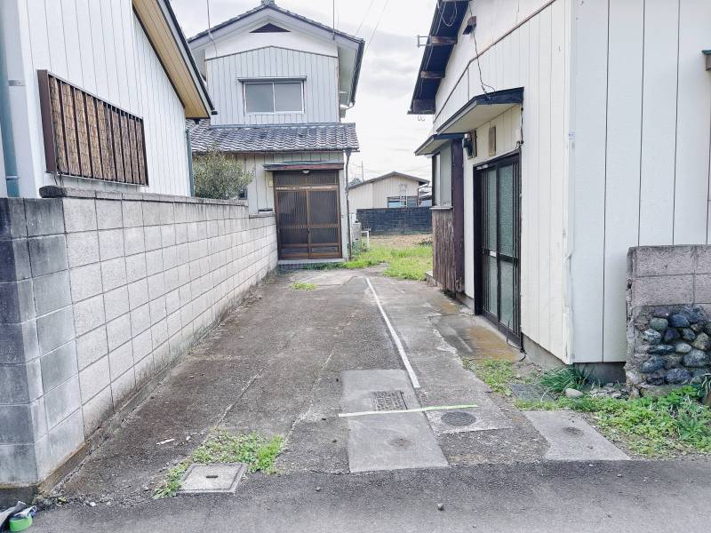 駐車スペース（軽自動車2台縦列）