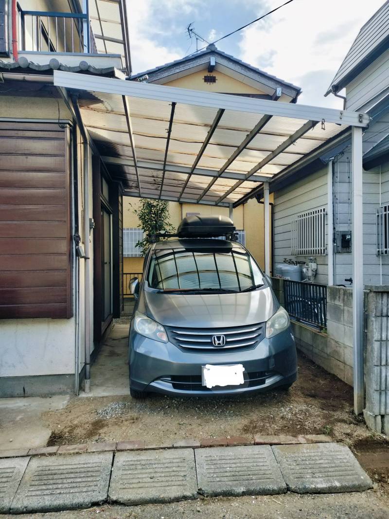 高さ2m超の屋根付きカーポート。ルーフキャリアSUVも余裕♪