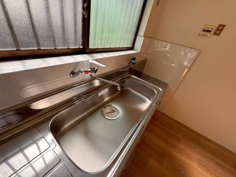 新品のキッチンを新設しています