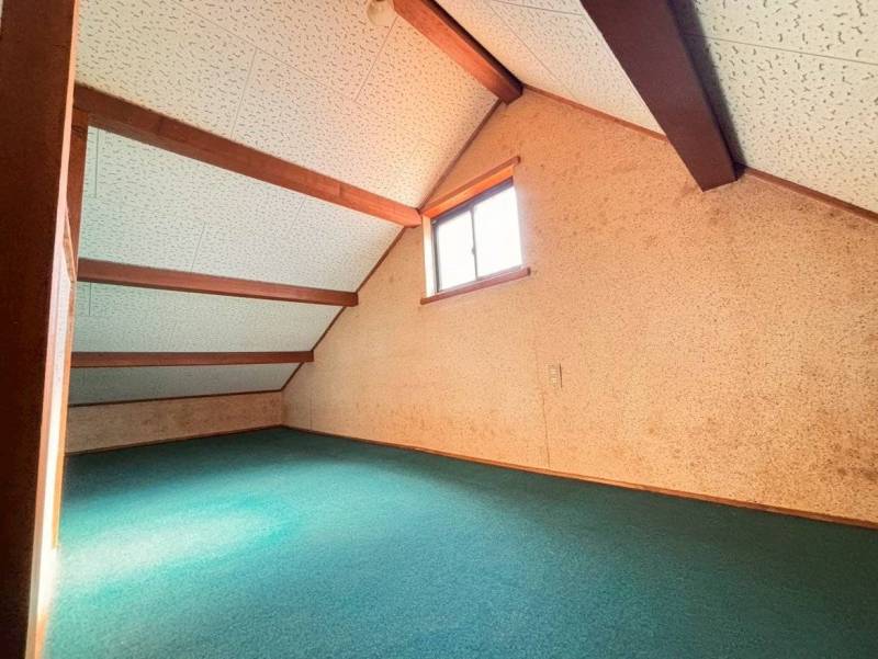 屋根裏にたっぷり収納することができます