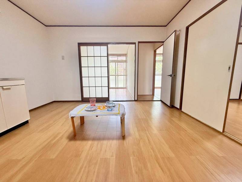 日当たりの良い広々した室内で気持ちよく過ごせます！