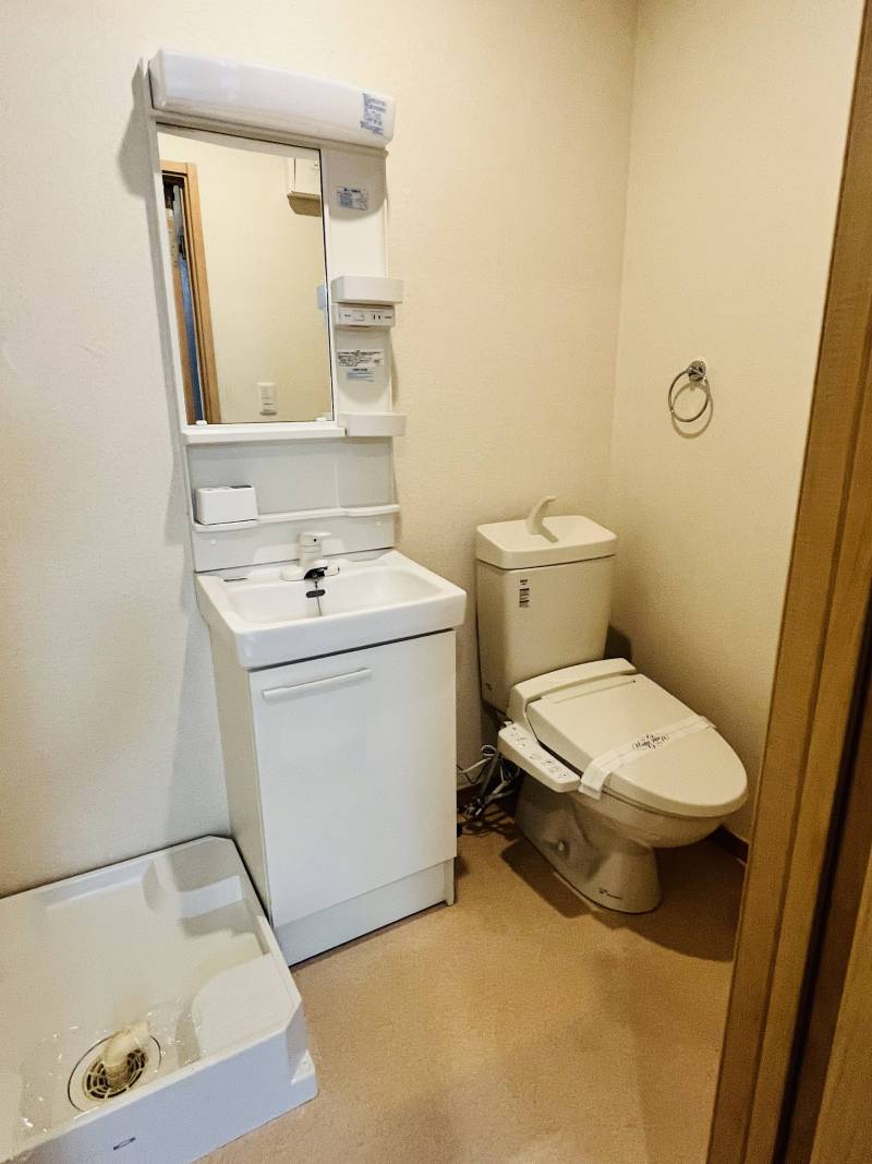 トイレと独立洗面、洗濯機置き場