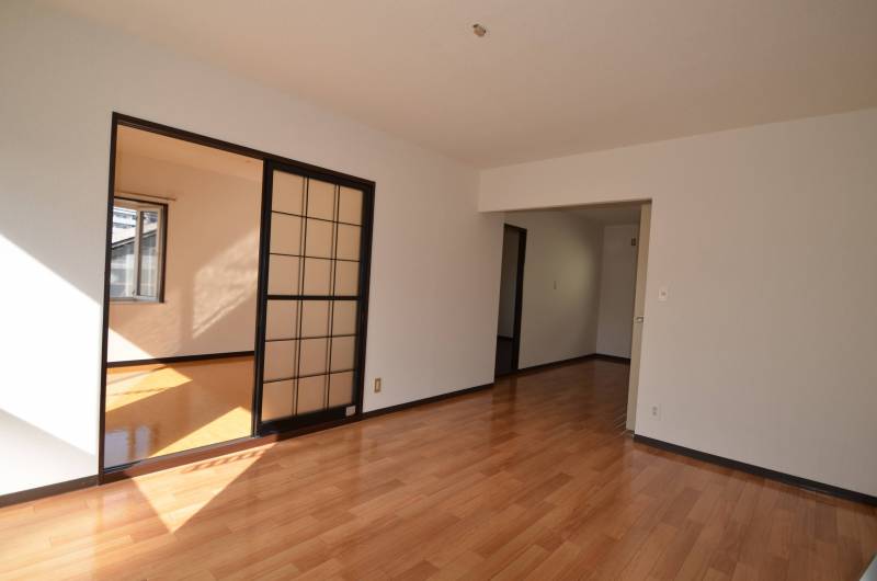 居室・リビング　（8+6.5帖）の広々としたリビングです。
