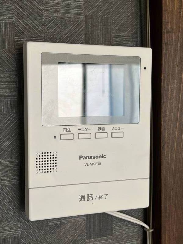 新しいモニター付きドアホンです♪