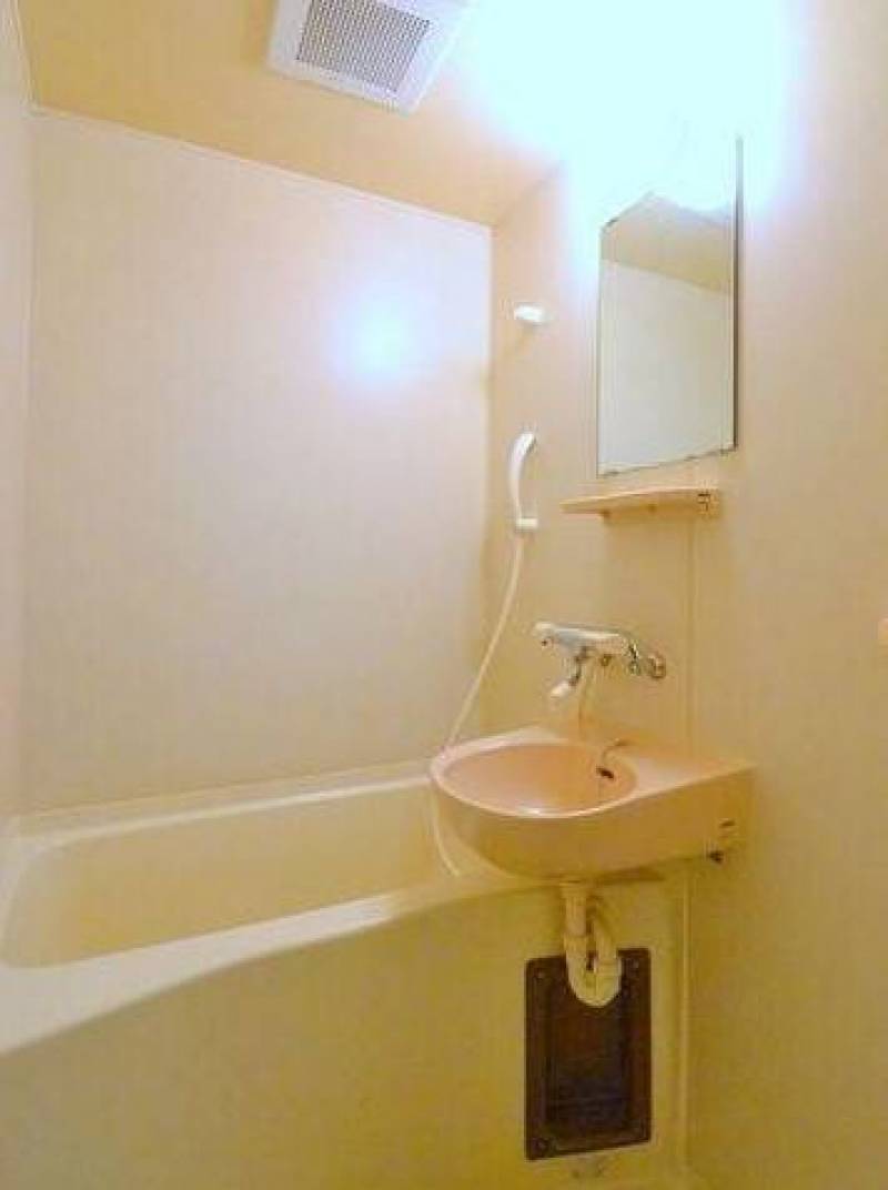 洗面台付きバスルーム