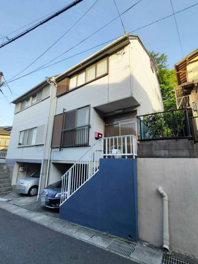 裏は森林で綺麗な景色。小鳥の声などが聞こえて癒されます♪