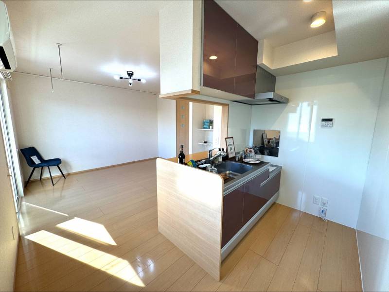 バルコニー付リビング、エアコン設置あり