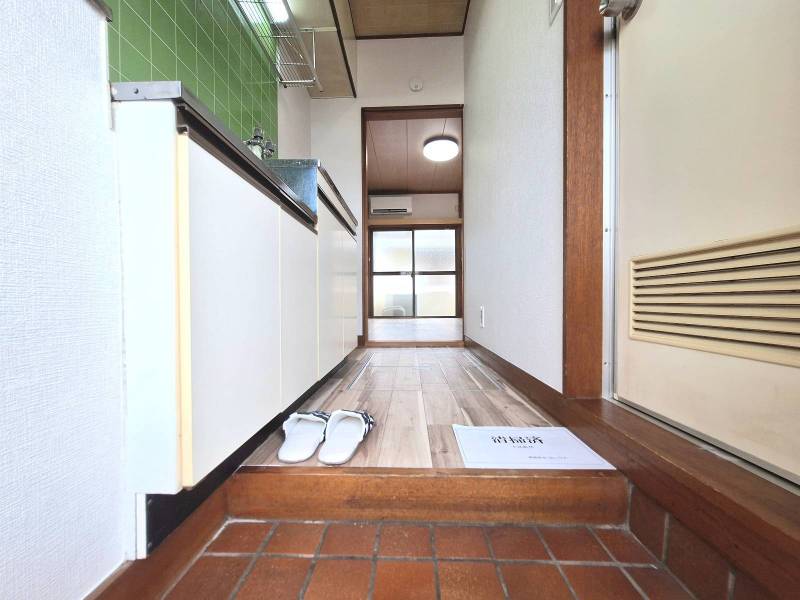 玄関から見た全体