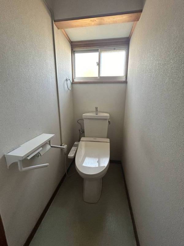 風呂トイレは別になります。