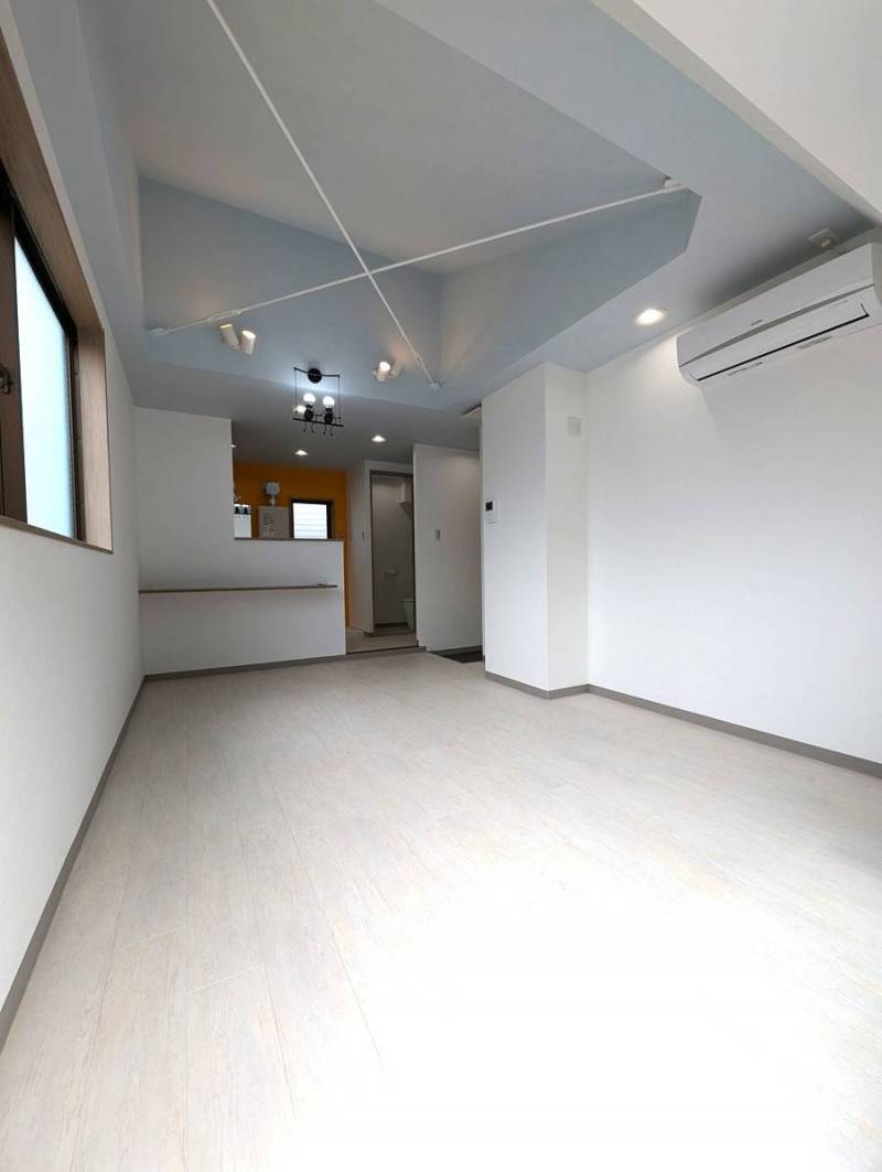 小ぶりな建物でも、200角鉄骨柱と梁（３階）。地震に強い。