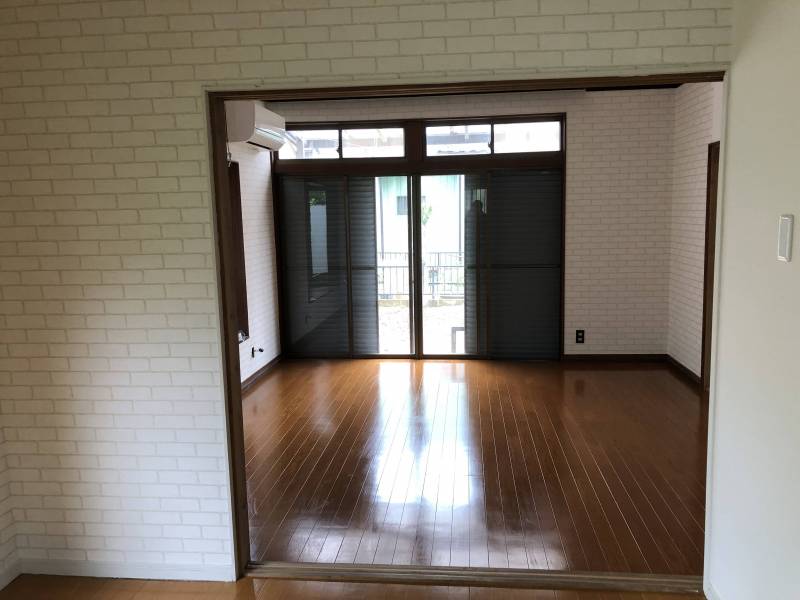 キッチンから見たリビング