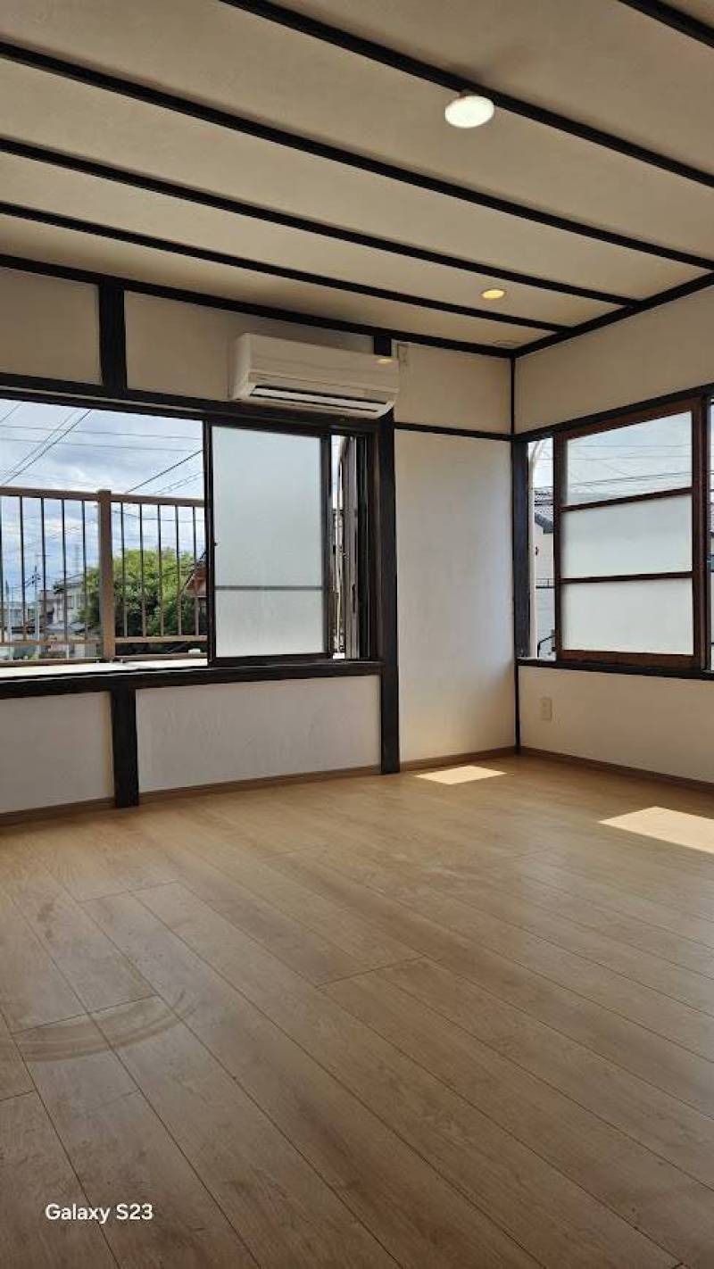 広々としたお部屋から広々バルコニー。花火大会も見えます。