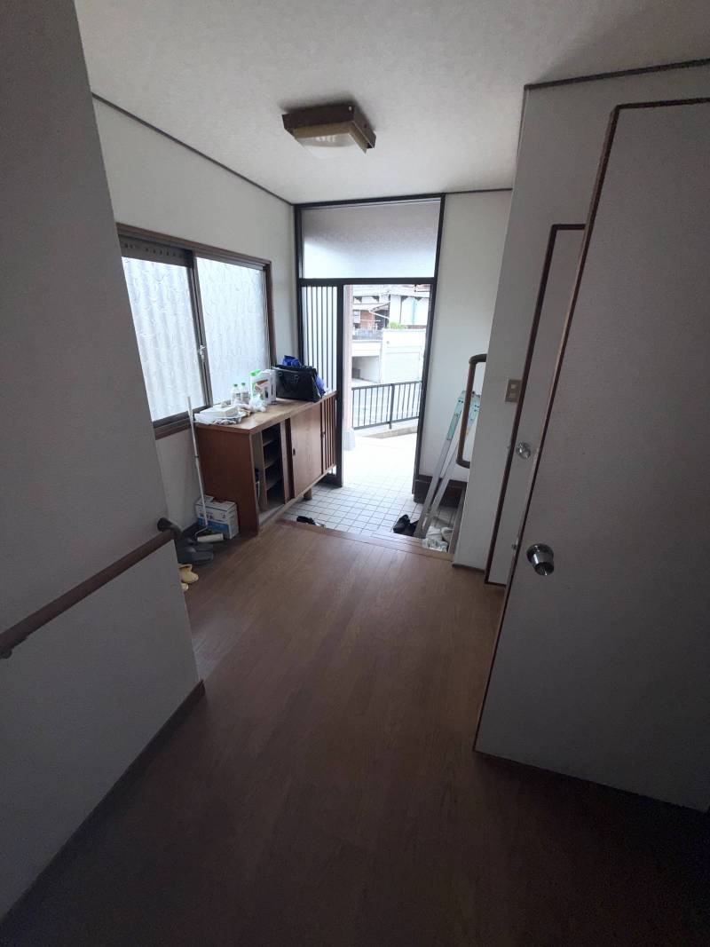 玄関から室内へ続くゆったりホール