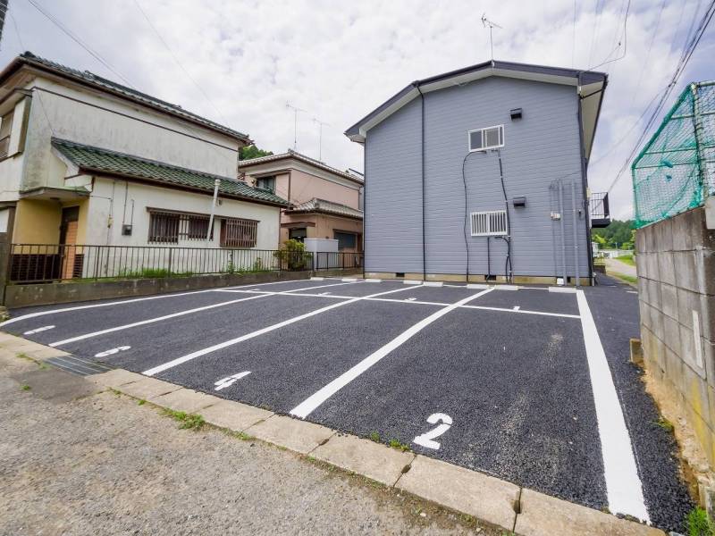 前面道路も広く、交通量が少ないため駐車しやすいです。