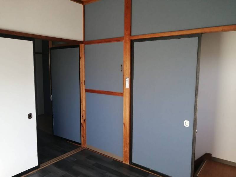 アクセントクロスは紺にしてみました。