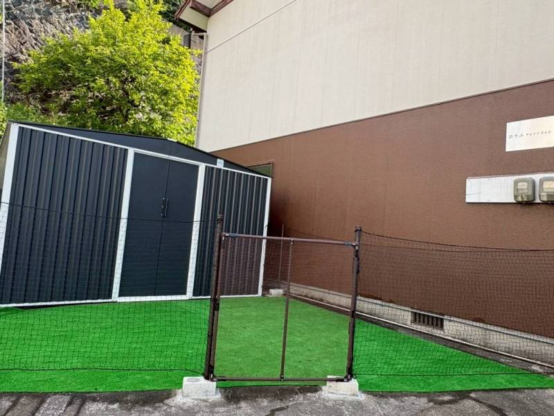 ドッグラン付き！！
雨に濡れない屋根付き部分もあります☆