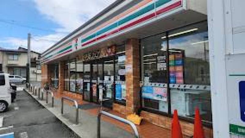 コンビニまで徒歩4分
