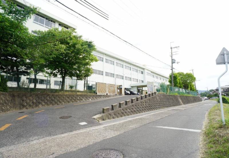 奈良市立六条小学校まで573ｍ
通学も便利で安心です