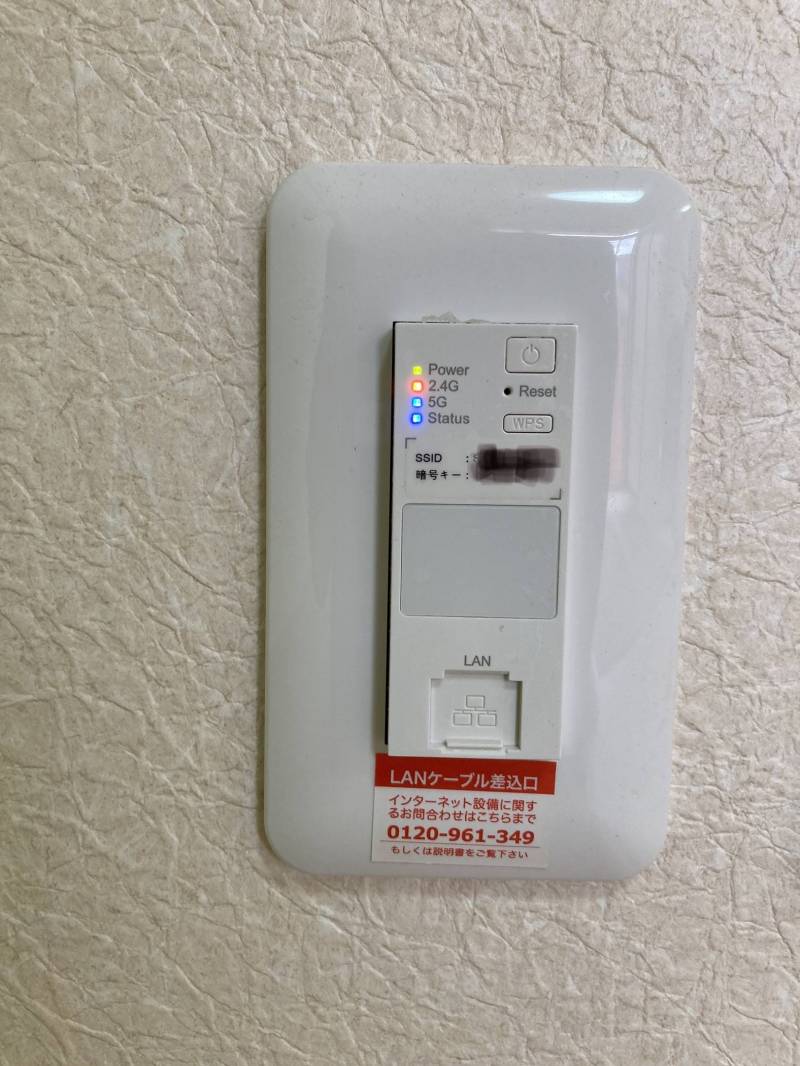 1Gbpsの光回線が無料です。wifiも付いています。